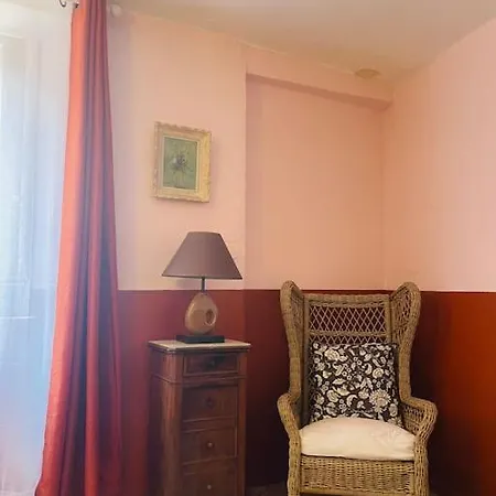 Chez-yu Au Pied De La Cite Villa